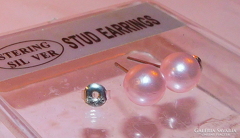 Powder pink shell pearl pearl earrings