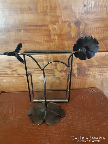 Wrought iron photo holder