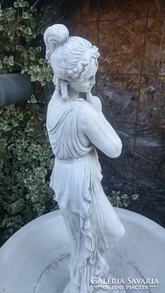 Szecessziós Szép Hölgy szobor koszorús Lány kő szobor kerti Fagyálló  Műkő szobor