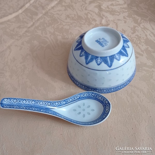 Chinese rice grain pattern plate with spoon