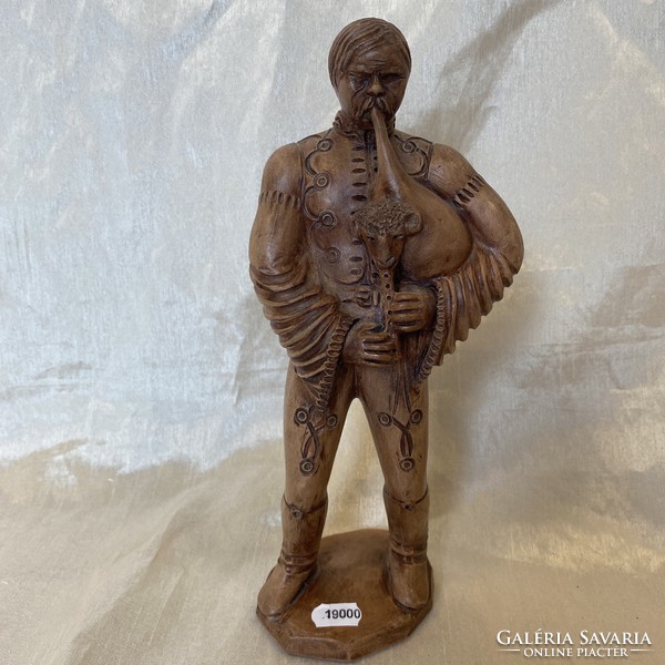 Homolya ceramic bagpipe statue
