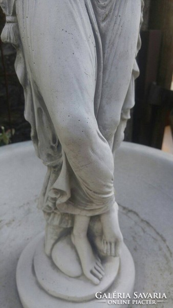 Szecessziós Szép Hölgy szobor koszorús Lány kő szobor kerti Fagyálló  Műkő szobor