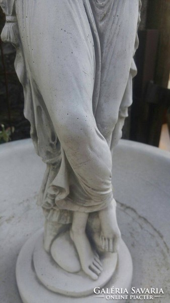 Art Nouveau beautiful lady sculpture wreath girl stone sculpture garden antifreeze artificial stone sculpture