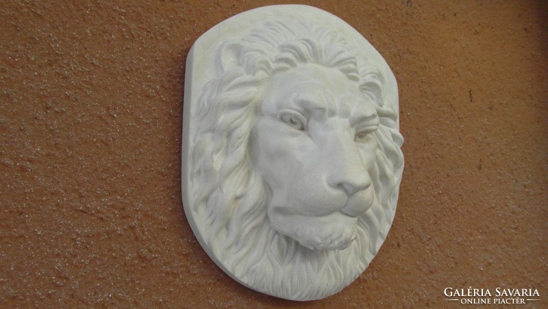 Large lion head made of artificial stone!