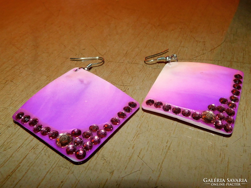Earrings adorned with pink mother-of-pearl crystals 7 cm