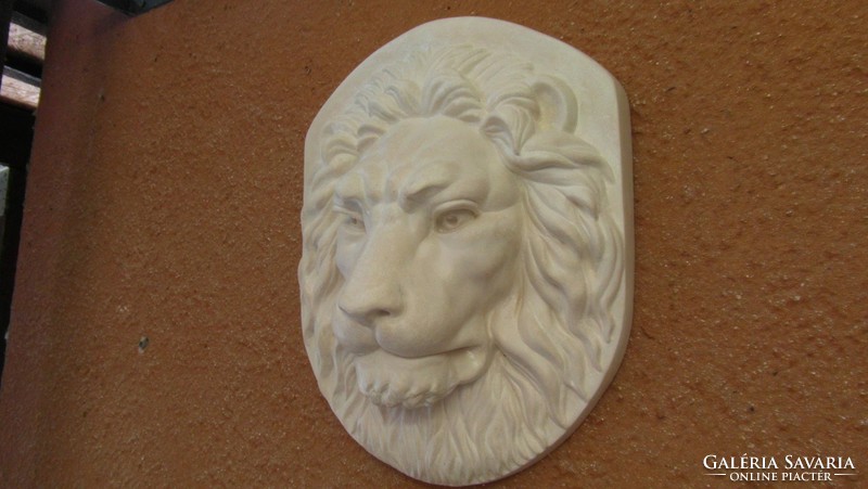 Large lion head made of artificial stone!