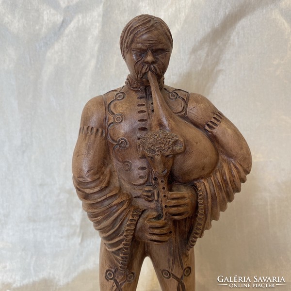 Homolya ceramic bagpipe statue