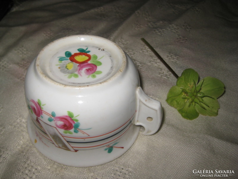 Bécsi  koma csésze , fenék része is festve van ,  10,8 x 7 cm