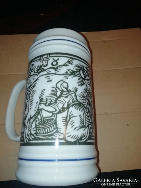 Hollóház porcelain jug in perfect condition
