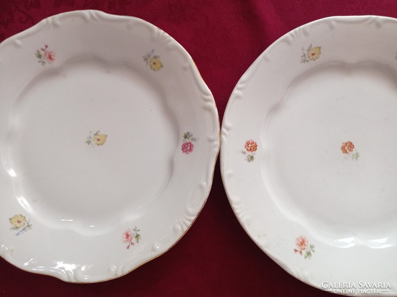 2 pcs Zolnay flat plates with small flowers, 24 cm in diameter