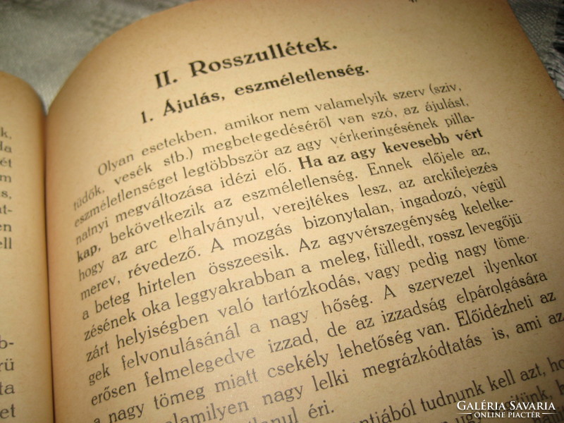 A mentés   , írta  Dr Kovács János  egyetemi tanár az elsősegélyről  1938 ban