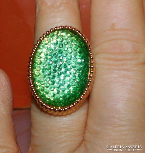 Spectacular shimmering green sugar crystal with gold-plated ring - freely adjustable