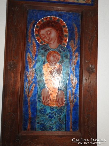 The fire enamel image of Elizabeth Zsóri Balogh is a carved huge altarpiece