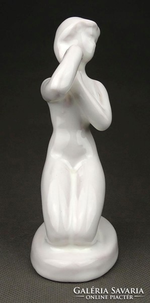 1H745 Térdelő női akt fehér porcelán szobor 14.5 cm