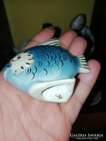 Kék színű porcelán hal ritka