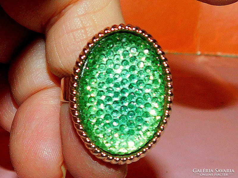 Spectacular shimmering green sugar crystal with gold-plated ring - freely adjustable