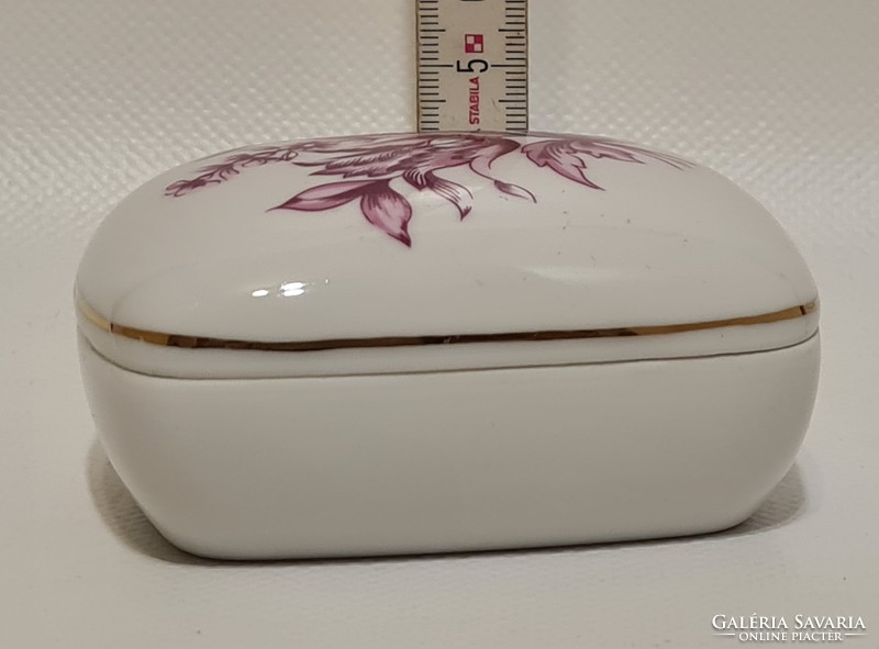 Hollóházi virágmintás porcelán bonbonier (2111)