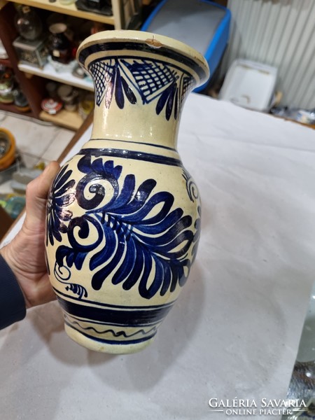 Corundum ceramic vase