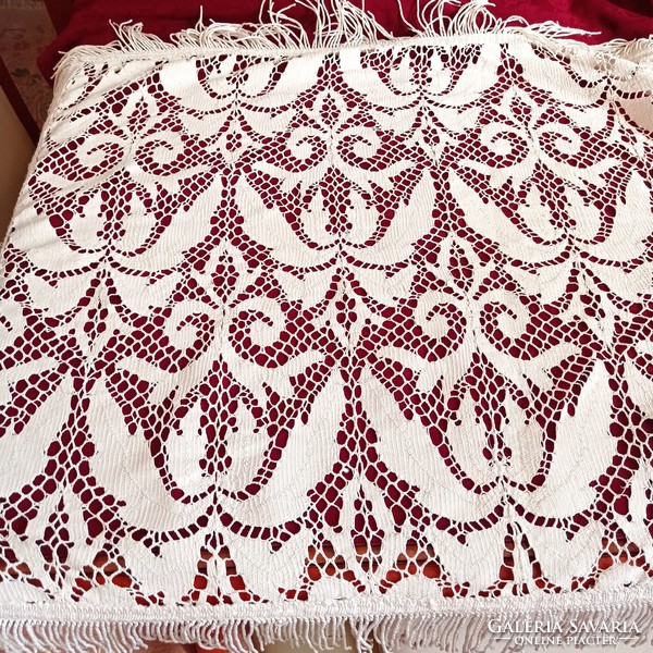 Klöpli lace tablecloth, 70 x 66 cm + 7 cm with fringe