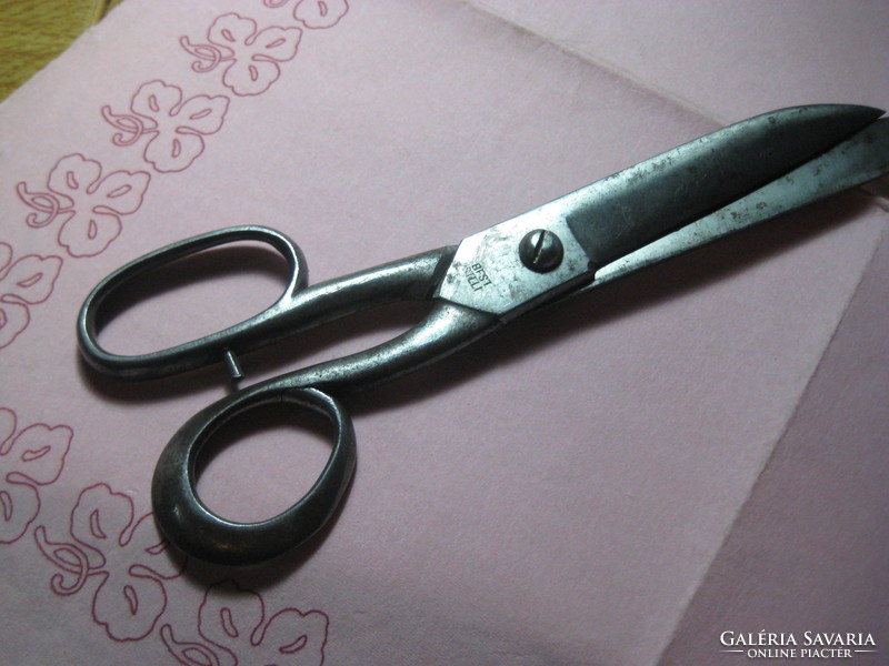 Tailor's scissors. Old 20 cm sharp, marked in good condition