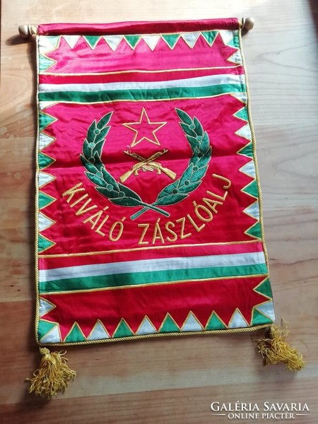 Excellent battalion embroidered with silk flag