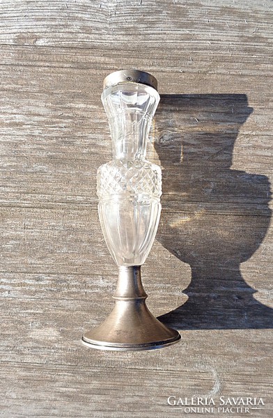 Régi csiszolt üveg kristály váza fent, lent ezüst peremmel