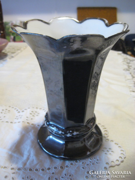 Bavaria. Hutschenreuter, silber......Patinad, silver-plated vase approx. 20 cm