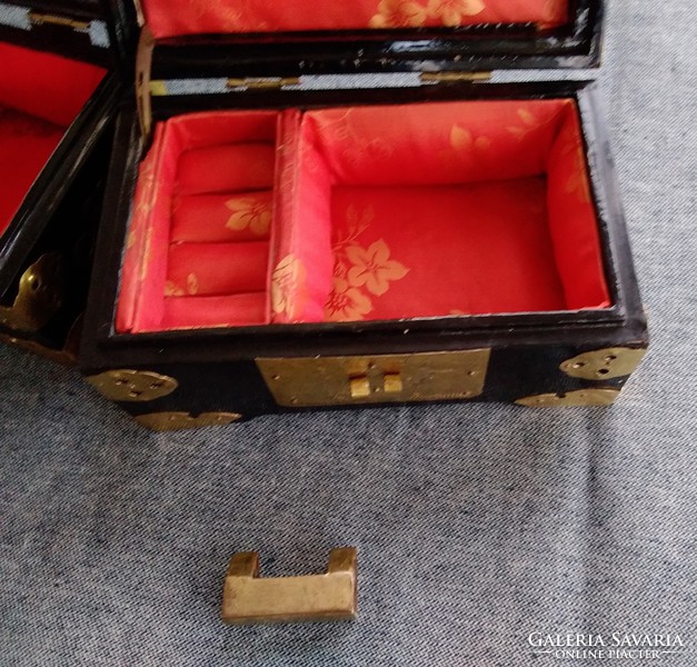 Chinese lacquer box, two pieces. With working lock