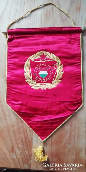 Szocialista Brigád selyem hímzett zászló