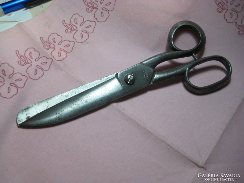 Tailor's scissors. Old 20 cm sharp, marked in good condition