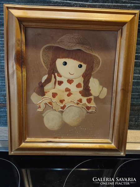 Lencsi baba csúrkás kislány kalapban szívecskés ruhában 27 x 32 cm falemez kép