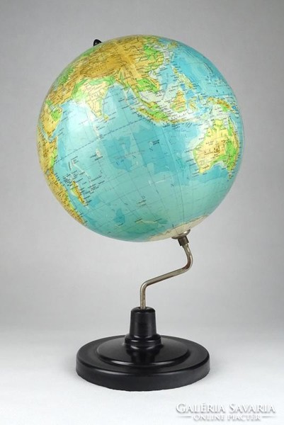 1H641 old geographical globe on vinyl base 1981