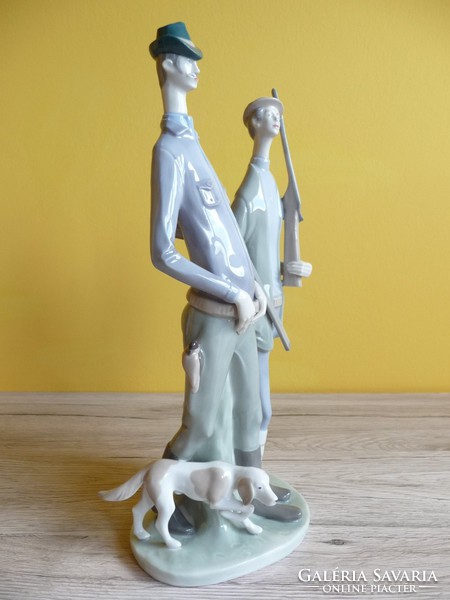 Német porcelán vadászok kutyával