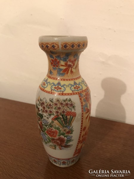 Kisméretü Virágmintás Váza Kinai jellegü váza T-113
