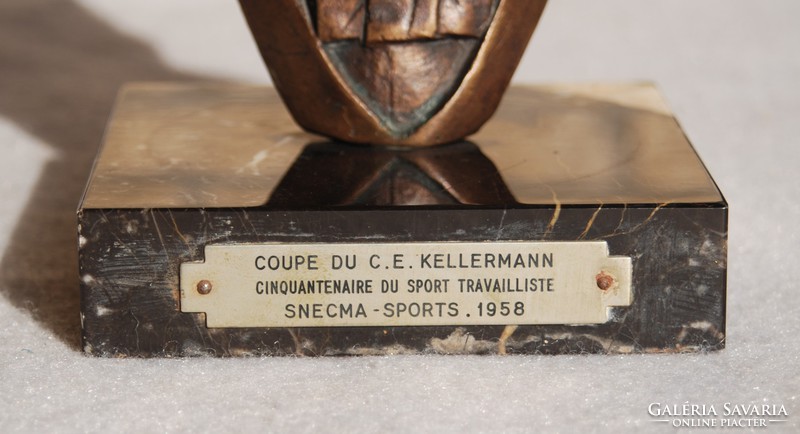 A francia SNECMA-Kellermann repülőgépmotor gyár jubileumi emlékszobra, 1958 - bronz, kő talapzaton