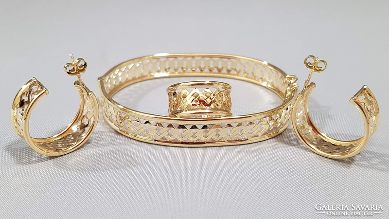 14 K arany fülbevaló, karkötő és gyűrű szett 25,56 g