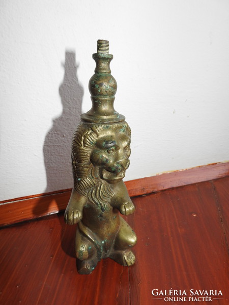 Antique bronze lion luminaire