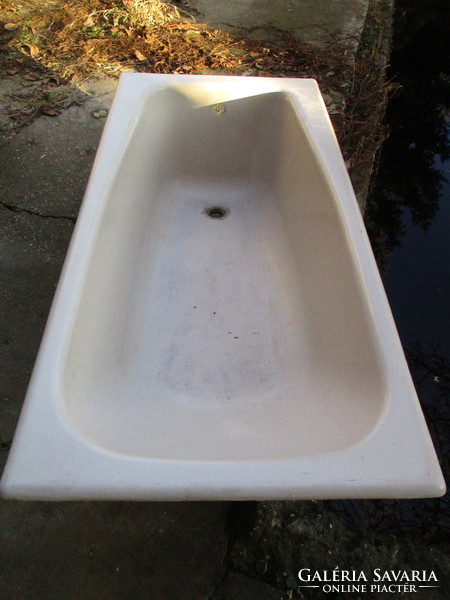 Old enamelled cast iron foot tub