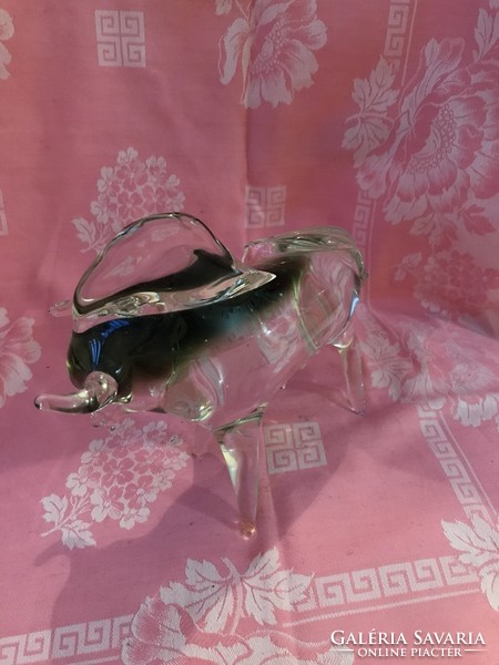 Hot formed glass bull !! Colored in the material of the back.