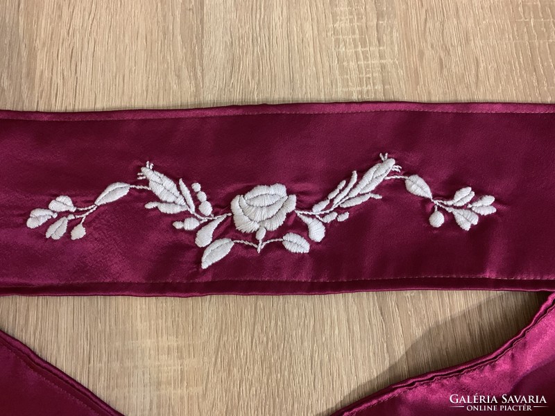 Kalocsa patterned satin belt