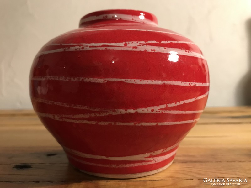 Small red and white vase p-3