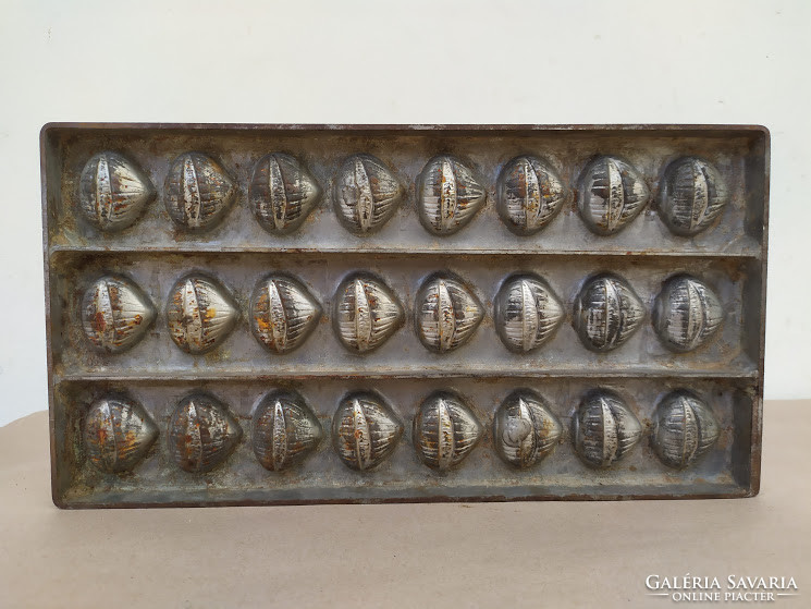 Antique chocolate chocolate candy metal mold confectioner candy maker 5034