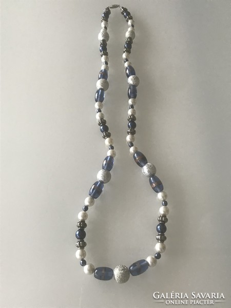 Muránói üvegszemekkel díszített nyaklánc, 82 cm hosszú