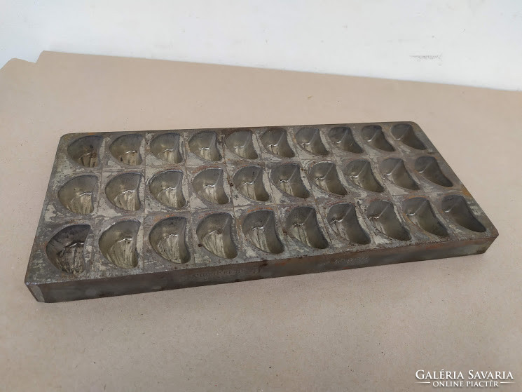 Antique chocolate chocolate candy metal mold confectioner candy maker 5032