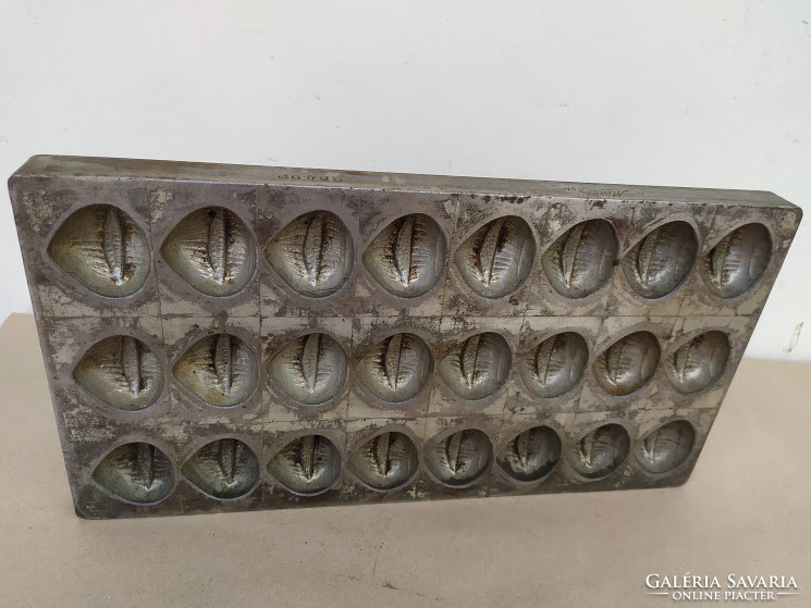 Antique chocolate chocolate candy metal mold confectioner candy maker 5034