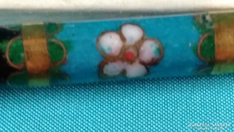 Special fire enamel compartment enamel with floral decoration Chinese porcelain? Chopsticks in a silk embroidered case