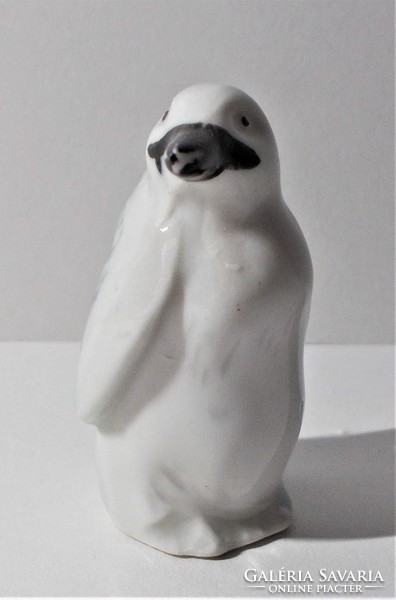Mini porcelán pingvin figura
