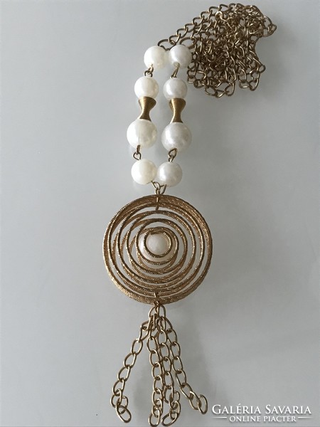 Aranyozott retro nyaklánc különleges medállal, 43 cm hosszú duplán