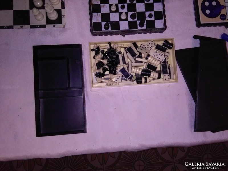 Retro sakk táblák, bábúk, malom, úti sakk, dominó, társasjáték - együtt