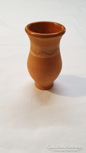 Mini, népi kerámia korsó, váza. 1979-ből. Hibátlan. 8 cm. magas.